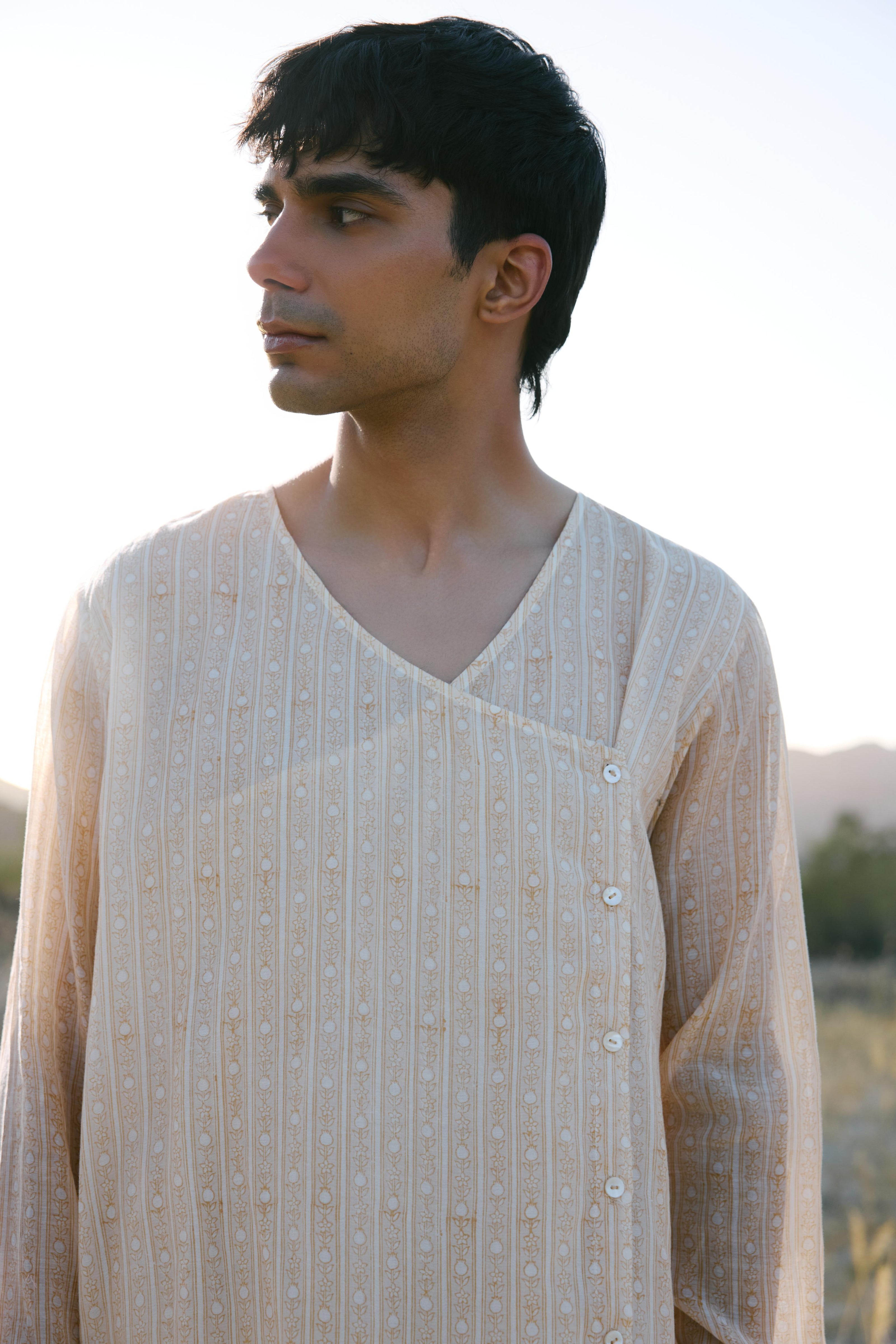 SANDSTONE DRIFT V NECK SHIRT