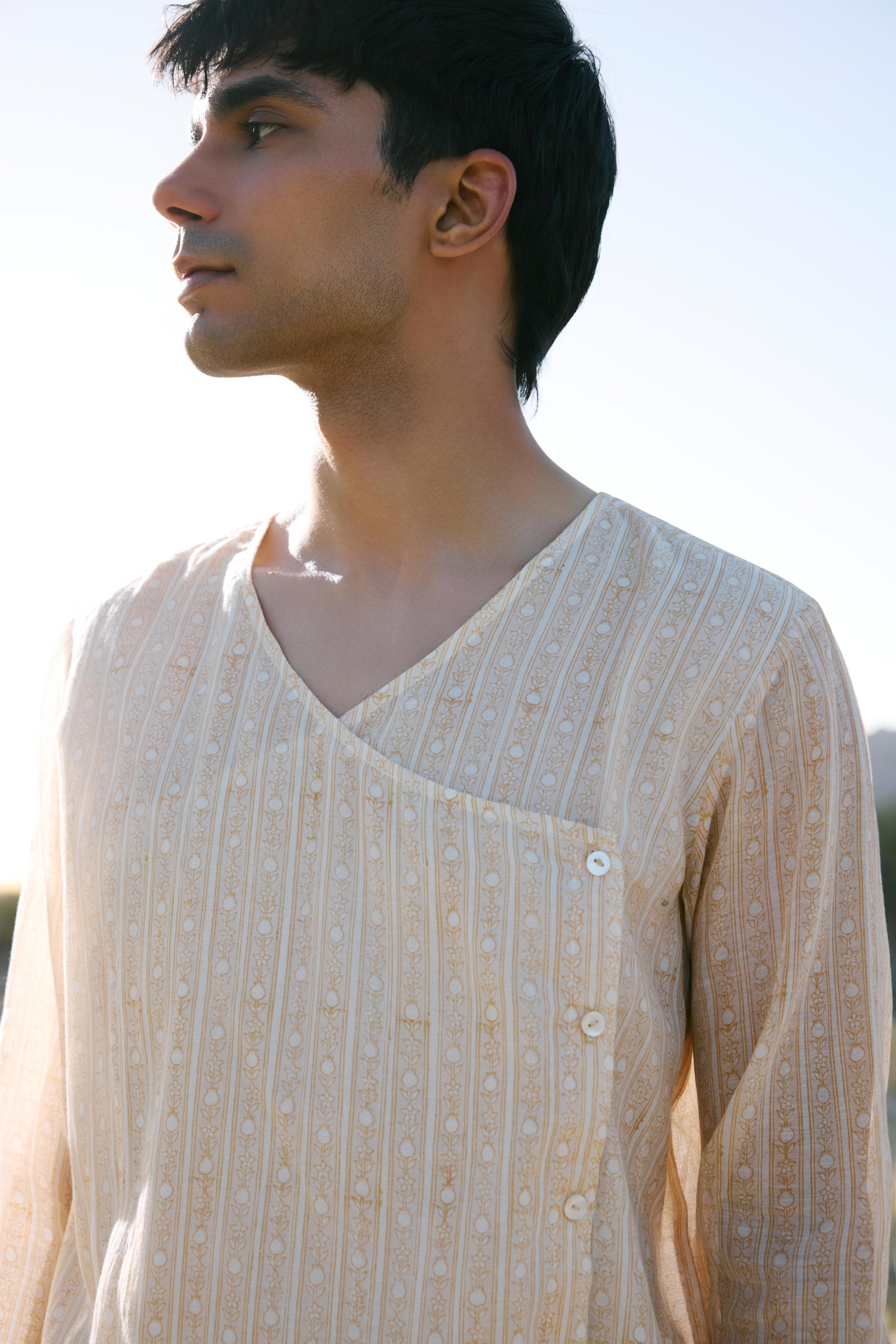 SANDSTONE DRIFT V NECK SHIRT